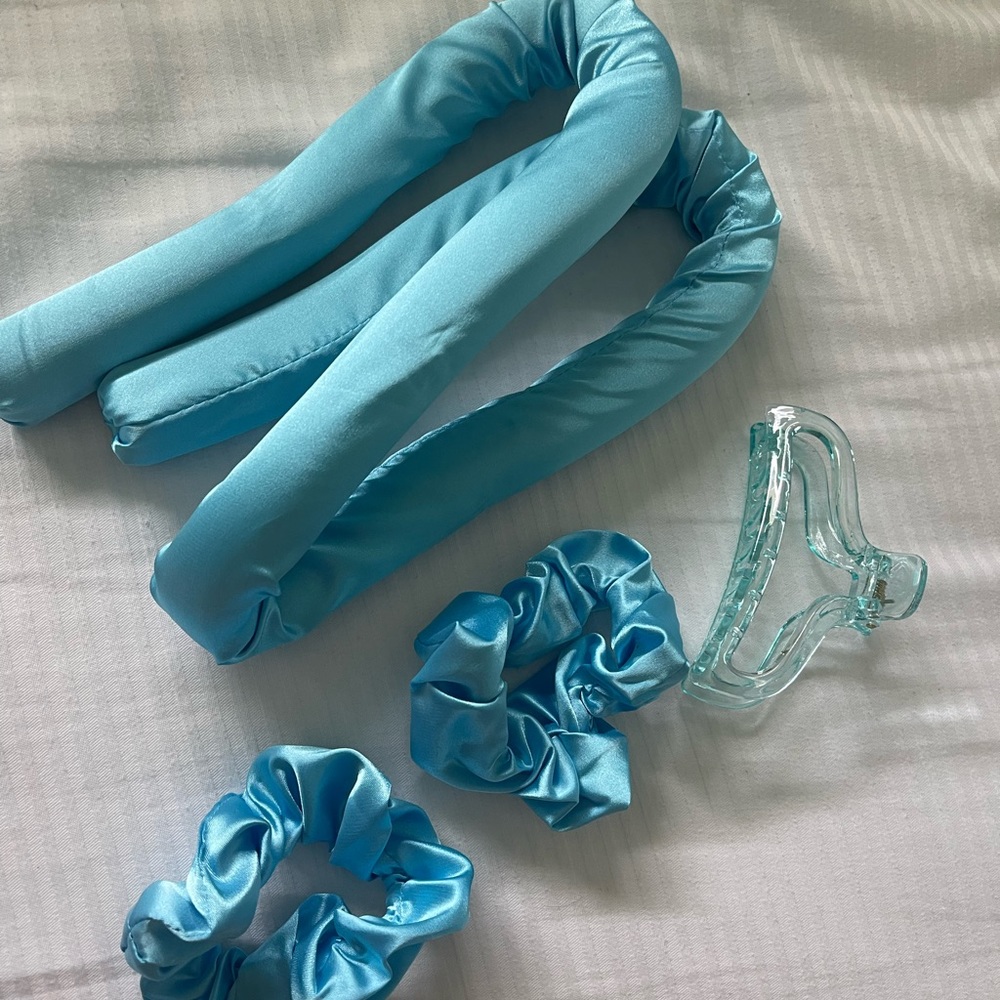blue heatless curls set